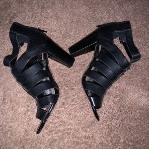 Black medium heel